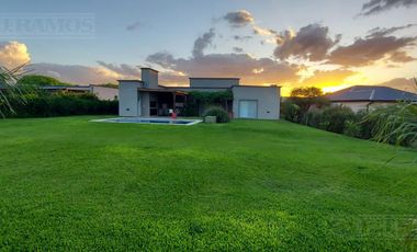 Casa en Countries/B.Cerrado (Escobar)