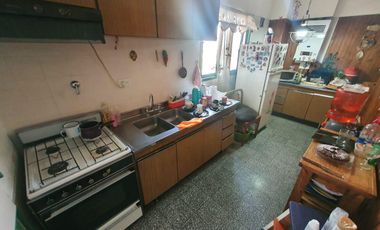 MUY LINDO 3 AMBIENTES EN VENTA CON BALCON SOBRE AV. MAIPU, OLIVOS