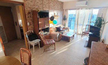 MUY LINDO 3 AMBIENTES EN VENTA CON BALCON SOBRE AV. MAIPU, OLIVOS