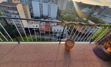 MUY LINDO 3 AMBIENTES EN VENTA CON BALCON SOBRE AV. MAIPU, OLIVOS