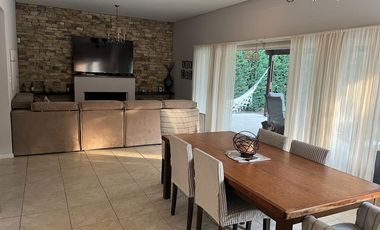 Casa en venta y alquiler en El Centauro Canning