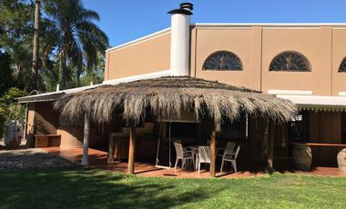 SE VENDE IMPORTANTE CASA QUINTA EN RINCON //