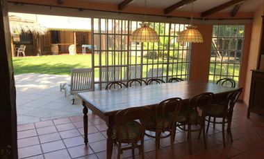 SE VENDE IMPORTANTE CASA QUINTA EN RINCON //