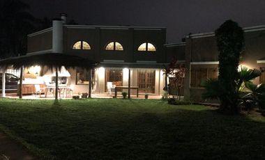 SE VENDE IMPORTANTE CASA QUINTA EN RINCON //