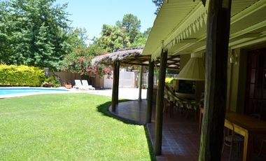 SE VENDE IMPORTANTE CASA QUINTA EN RINCON //
