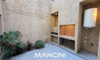 PH en venta de 2 ambientes con patio y parrilla - San Martín Centro