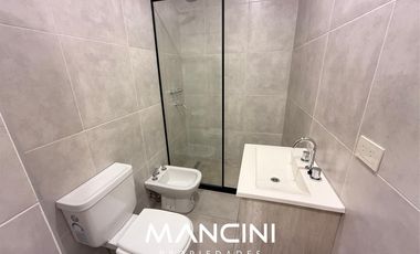 PH en venta de 2 ambientes con patio y parrilla - San Martín Centro