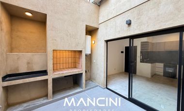 PH en venta de 2 ambientes con patio y parrilla - San Martín Centro