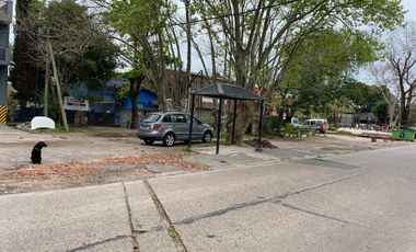 Lote en venta en zona comercial del Bajo de San Isidro