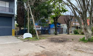 Lote en venta en zona comercial del Bajo de San Isidro