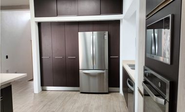 REESTRENA CÓMODA CASA EN SATELITE DE UN PISO EN CALLE CERRADA
