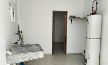 EXCLUSIVA RESIDENCIA EN PRADO LARGO, CON BUENOS ACABADOS