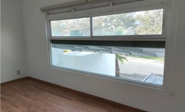 EXCLUSIVA RESIDENCIA EN PRADO LARGO, CON BUENOS ACABADOS