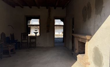 Casona con enorme terreno en VENTA, en calle Álvaro Obregón, Pátzcuaro