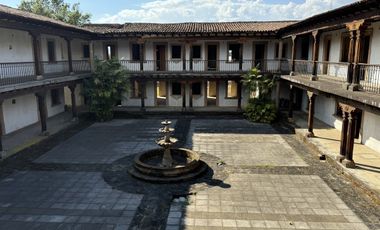 Casona con enorme terreno en VENTA, en calle Álvaro Obregón, Pátzcuaro