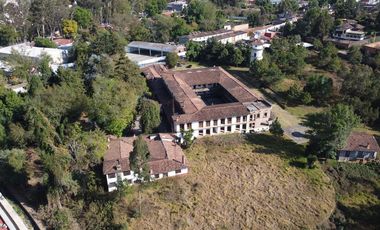 Casona con enorme terreno en VENTA, en calle Álvaro Obregón, Pátzcuaro