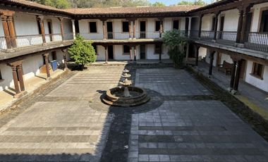 Casona con enorme terreno en VENTA, en calle Álvaro Obregón, Pátzcuaro