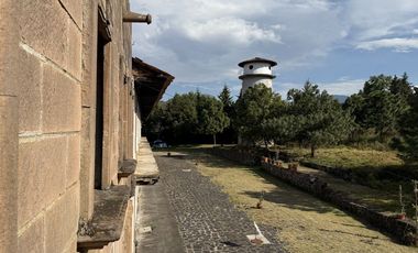 Casona con enorme terreno en VENTA, en calle Álvaro Obregón, Pátzcuaro