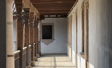 Casona con enorme terreno en VENTA, en calle Álvaro Obregón, Pátzcuaro