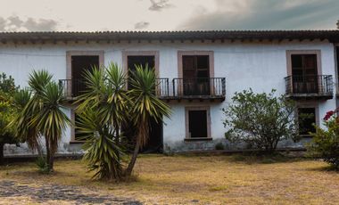 Casona con enorme terreno en VENTA, en calle Álvaro Obregón, Pátzcuaro