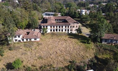 Casona con enorme terreno en VENTA, en calle Álvaro Obregón, Pátzcuaro
