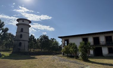 Casona con enorme terreno en VENTA, en calle Álvaro Obregón, Pátzcuaro