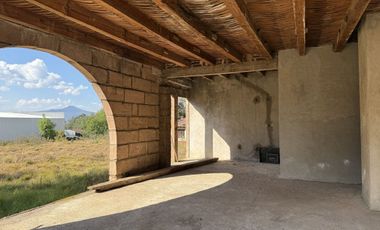 Casona con enorme terreno en VENTA, en calle Álvaro Obregón, Pátzcuaro