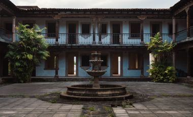 Casona con enorme terreno en VENTA, en calle Álvaro Obregón, Pátzcuaro