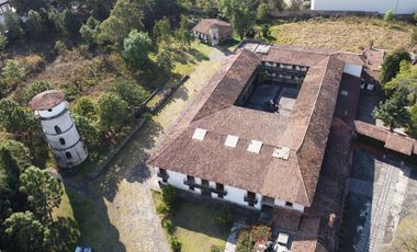 Casona con enorme terreno en VENTA, en calle Álvaro Obregón, Pátzcuaro