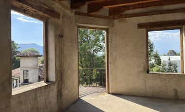 Casona con enorme terreno en VENTA, en calle Álvaro Obregón, Pátzcuaro