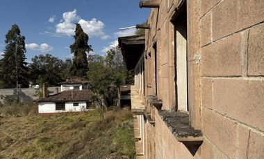 Casona con enorme terreno en VENTA, en calle Álvaro Obregón, Pátzcuaro