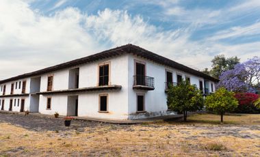 Casona con enorme terreno en VENTA, en calle Álvaro Obregón, Pátzcuaro