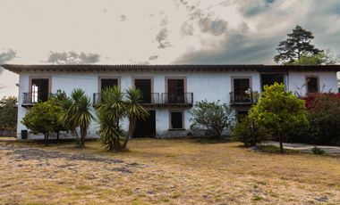 Casona con enorme terreno en VENTA, en calle Álvaro Obregón, Pátzcuaro