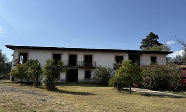 Casona con enorme terreno en VENTA, en calle Álvaro Obregón, Pátzcuaro