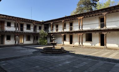 Casona con enorme terreno en VENTA, en calle Álvaro Obregón, Pátzcuaro