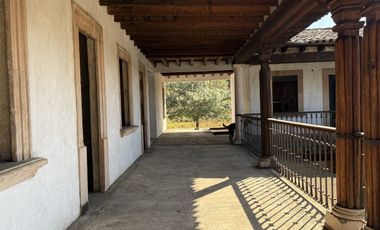 Casona con enorme terreno en VENTA, en calle Álvaro Obregón, Pátzcuaro
