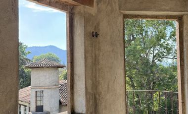 Casona con enorme terreno en VENTA, en calle Álvaro Obregón, Pátzcuaro