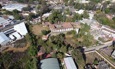 Casona con enorme terreno en VENTA, en calle Álvaro Obregón, Pátzcuaro