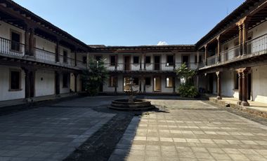 Casona con enorme terreno en VENTA, en calle Álvaro Obregón, Pátzcuaro