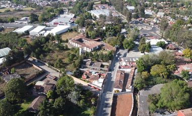Casona con enorme terreno en VENTA, en calle Álvaro Obregón, Pátzcuaro