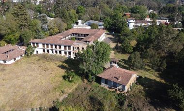 Casona con enorme terreno en VENTA, en calle Álvaro Obregón, Pátzcuaro