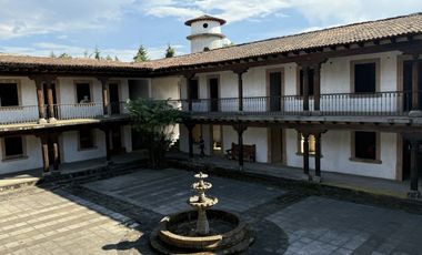 Casona con enorme terreno en VENTA, en calle Álvaro Obregón, Pátzcuaro