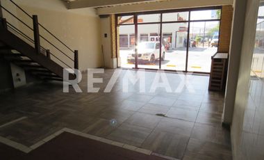 Local comercial a doble altura en renta - (3)