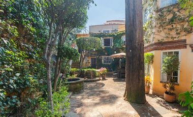 Casa con jardín