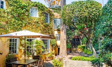 Casa con jardín