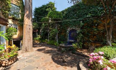 Casa con jardín