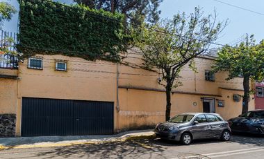 Casa con jardín