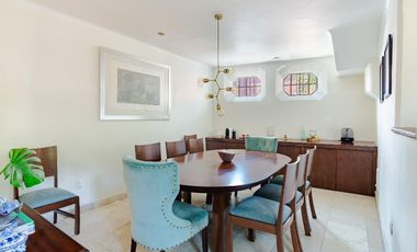 Casa con jardín