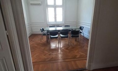 Centro departamento en alquiler, 4 ambientes + escritorio, baño, cocina, muy luminoso