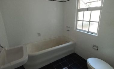 Centro departamento en alquiler, 4 ambientes + escritorio, baño, cocina, muy luminoso
